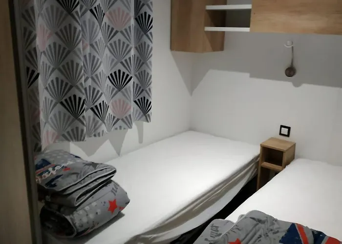 Detente En 4 Etoiles Jusque 6 Personnes, Selon La Dispo Camping